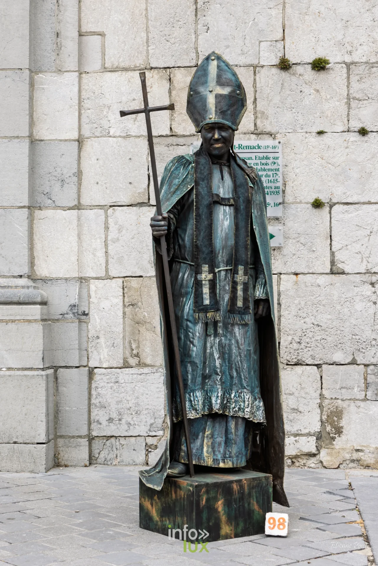 Statue vivante au festival Statues en Marche 2026 a Marche-en-Famenne, photo Etienne Pixel