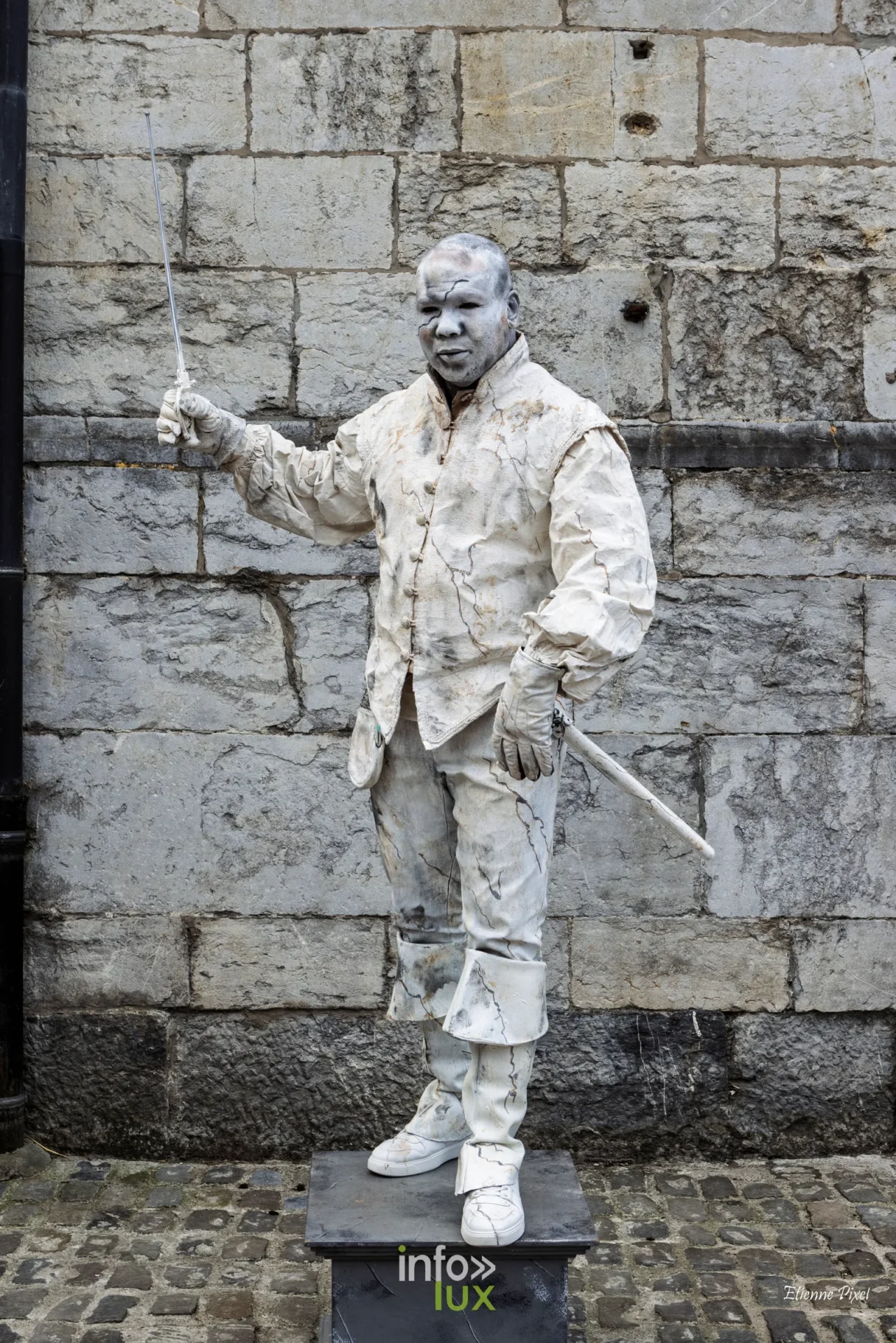 Statue vivante au festival Statues en Marche 2026 a Marche-en-Famenne, photo Etienne Pixel