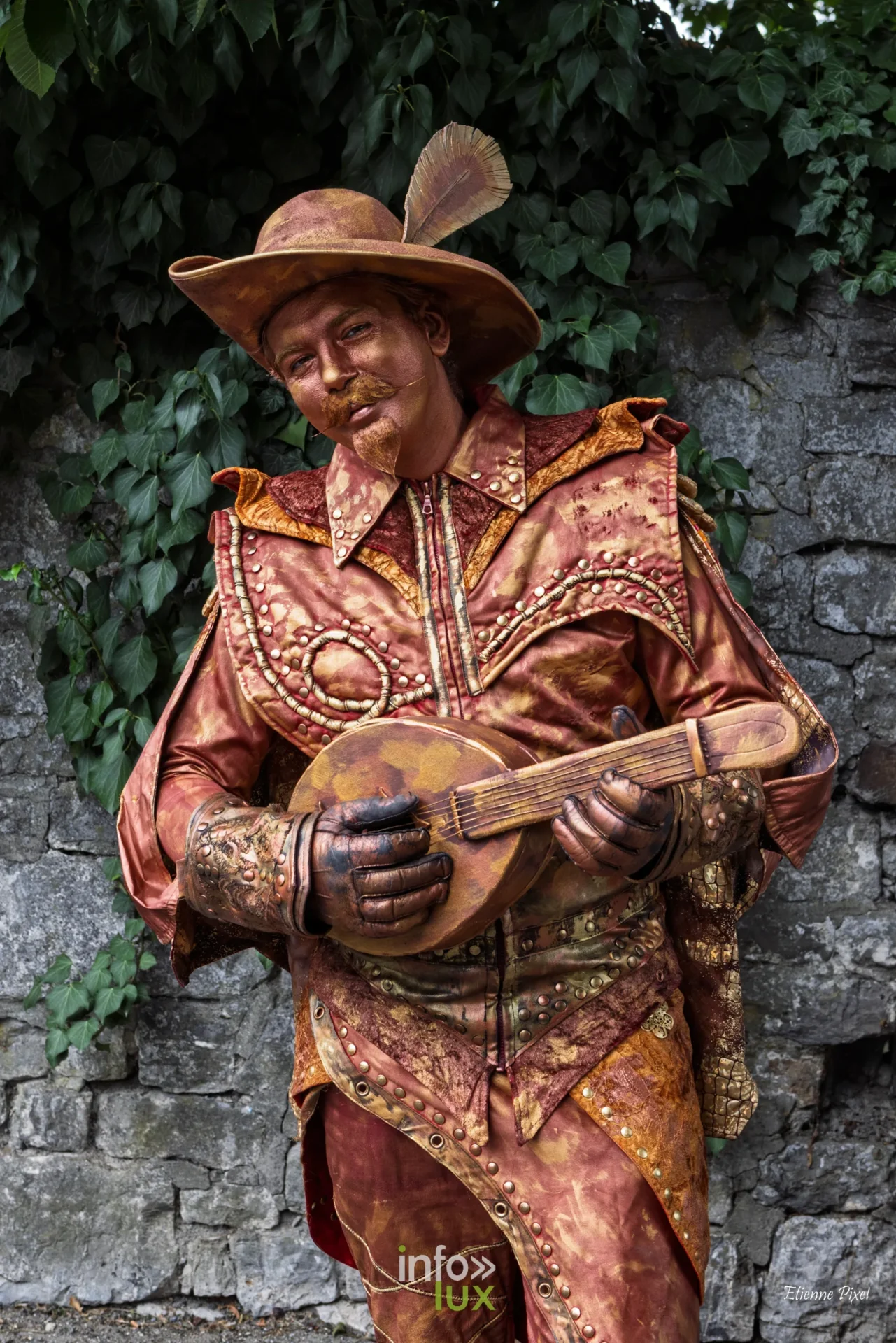 Statue vivante au festival Statues en Marche 2026 a Marche-en-Famenne, photo Etienne Pixel