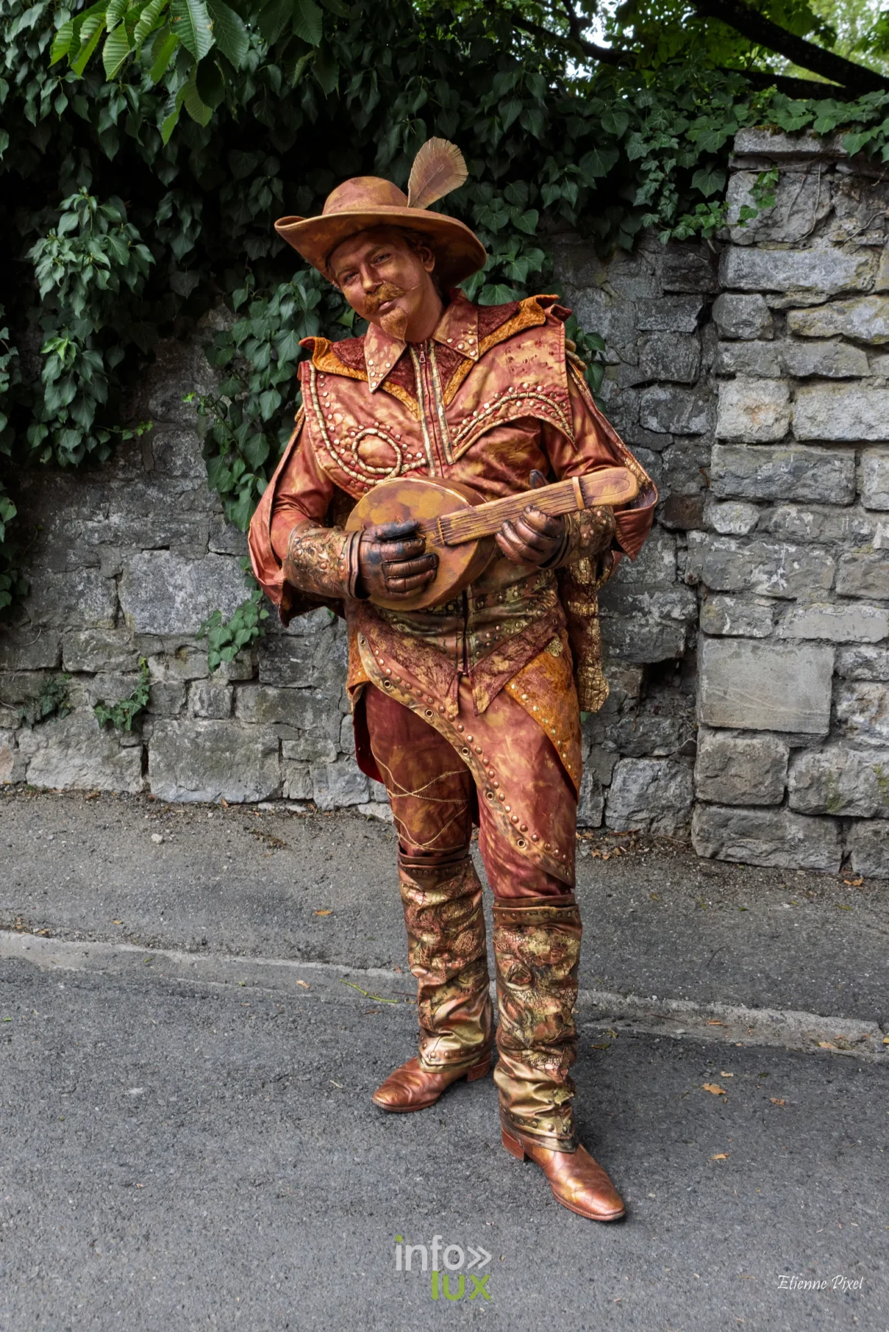 Statue vivante au festival Statues en Marche 2026 a Marche-en-Famenne, photo Etienne Pixel
