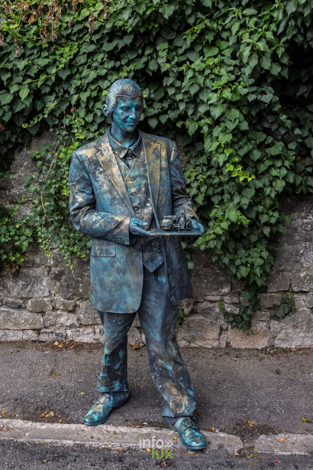 Statue vivante au festival Statues en Marche 2026 a Marche-en-Famenne, photo Etienne Pixel
