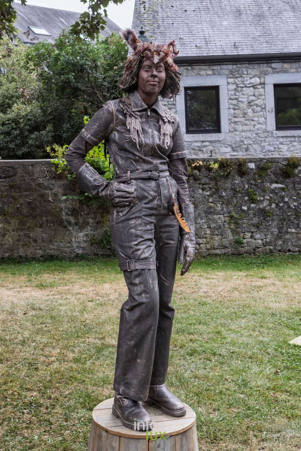 Statue vivante au festival Statues en Marche 2026 a Marche-en-Famenne, photo Etienne Pixel