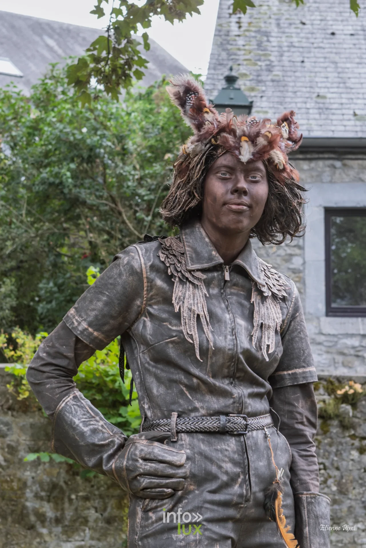 Statue vivante au festival Statues en Marche 2026 a Marche-en-Famenne, photo Etienne Pixel