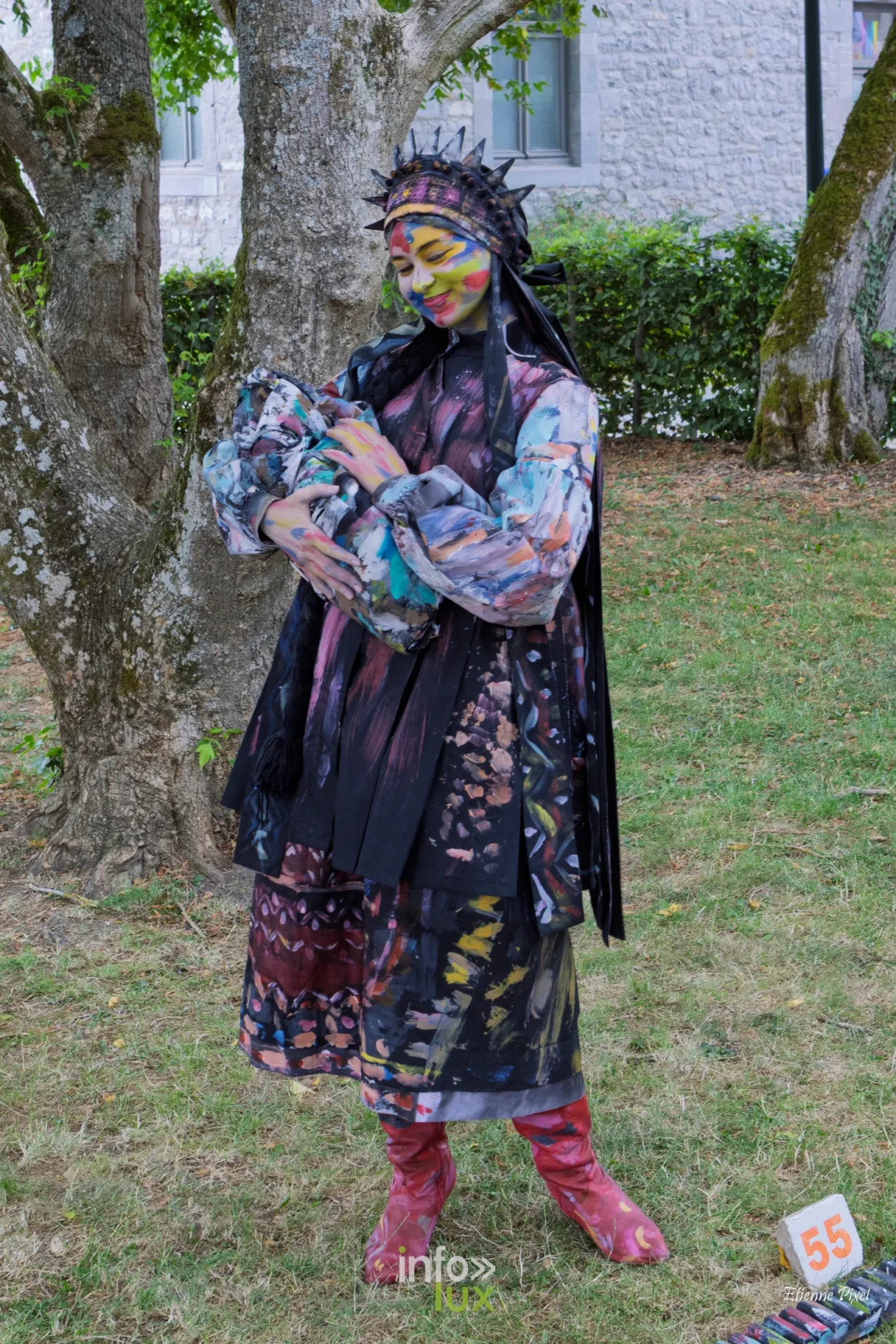 Statue vivante au festival Statues en Marche 2026 a Marche-en-Famenne, photo Etienne Pixel