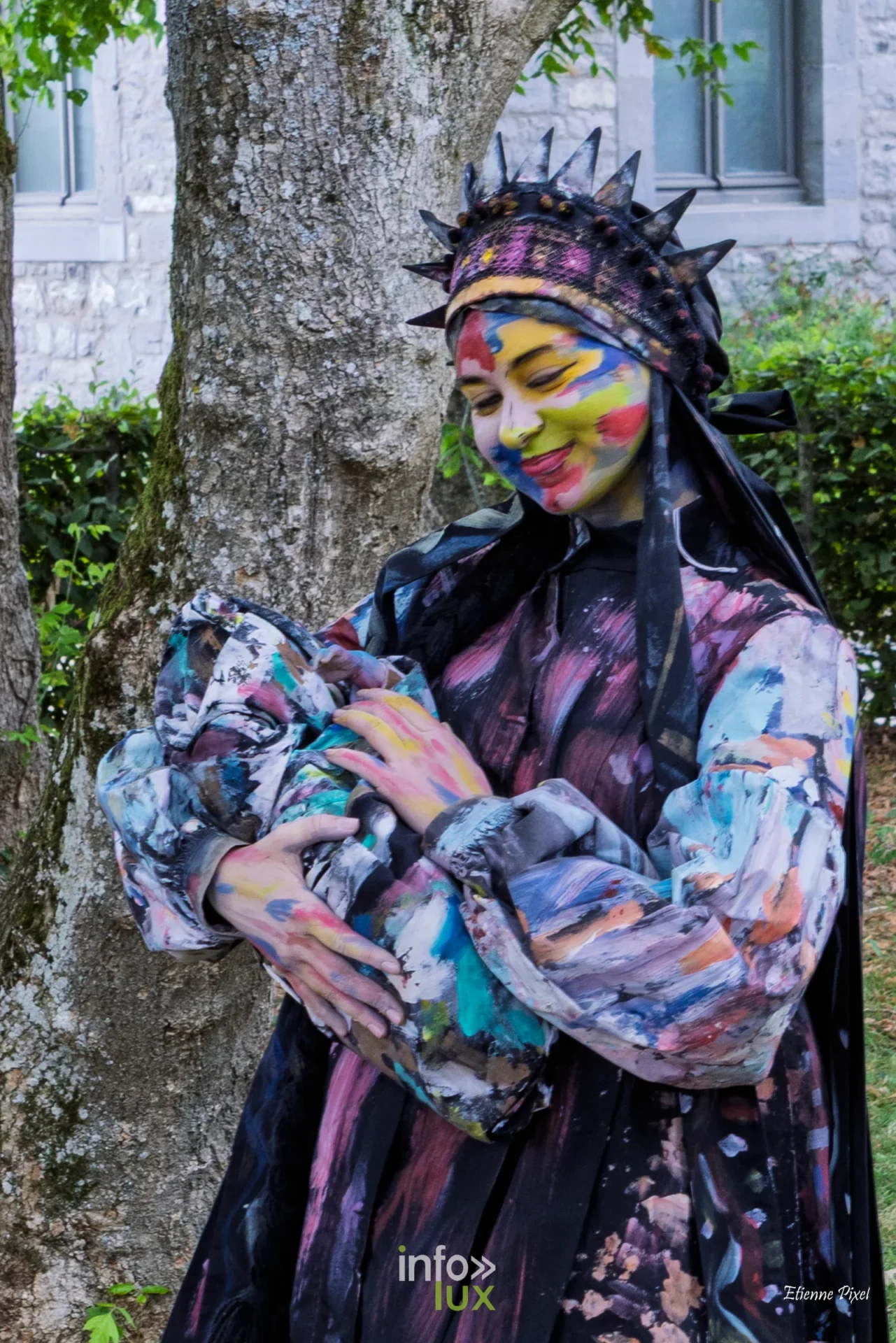 Statue vivante au festival Statues en Marche 2026 a Marche-en-Famenne, photo Etienne Pixel