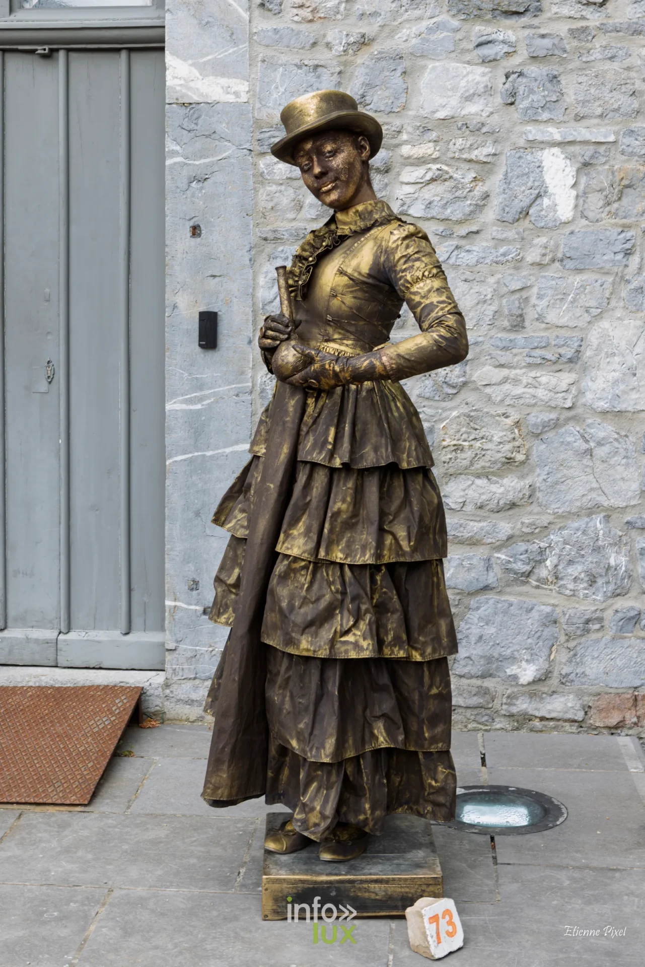 Statue vivante au festival Statues en Marche 2026 a Marche-en-Famenne, photo Etienne Pixel
