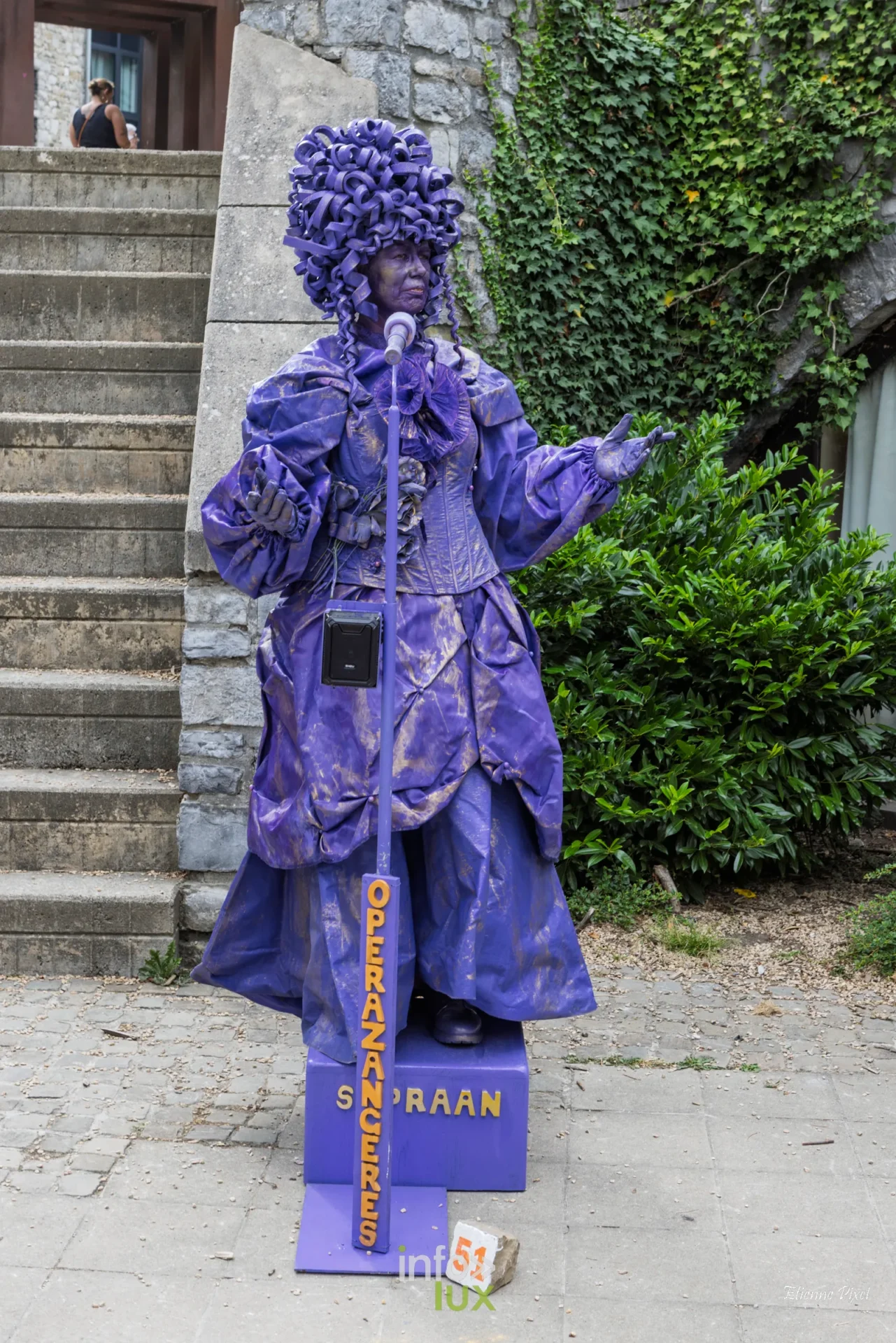 Statue vivante au festival Statues en Marche 2026 a Marche-en-Famenne, photo Etienne Pixel