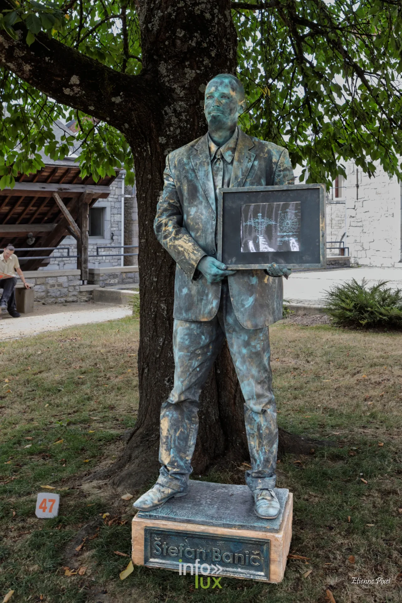 Statue vivante au festival Statues en Marche 2026 a Marche-en-Famenne, photo Etienne Pixel