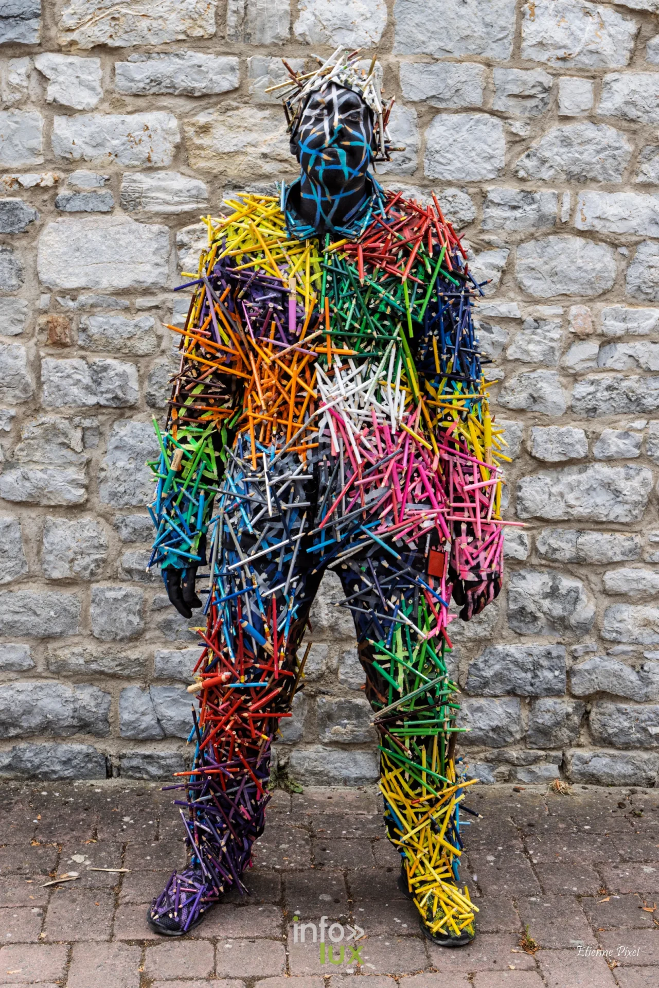 Statue vivante au festival Statues en Marche 2026 a Marche-en-Famenne, photo Etienne Pixel