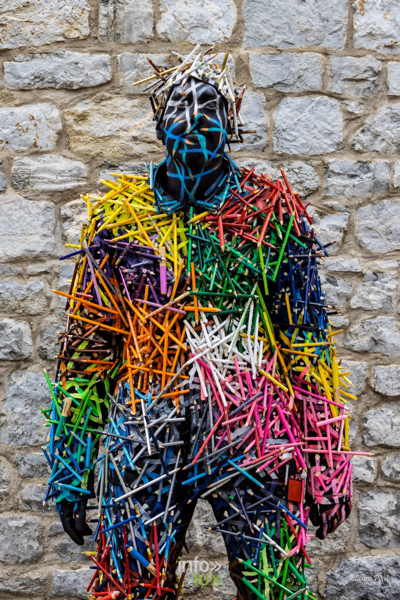 Statue vivante au festival Statues en Marche 2026 a Marche-en-Famenne, photo Etienne Pixel