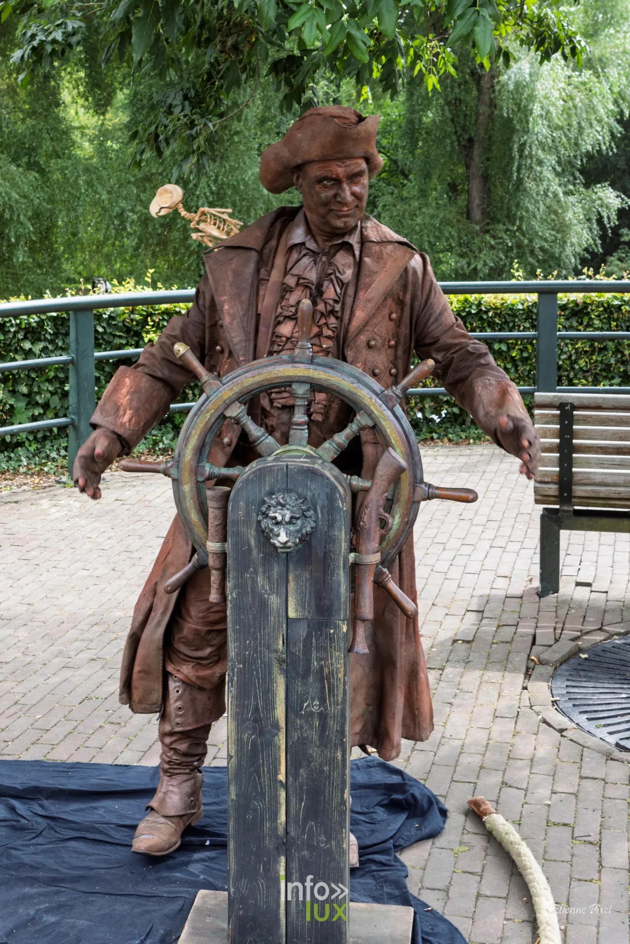Statue vivante au festival Statues en Marche 2026 a Marche-en-Famenne, photo Etienne Pixel