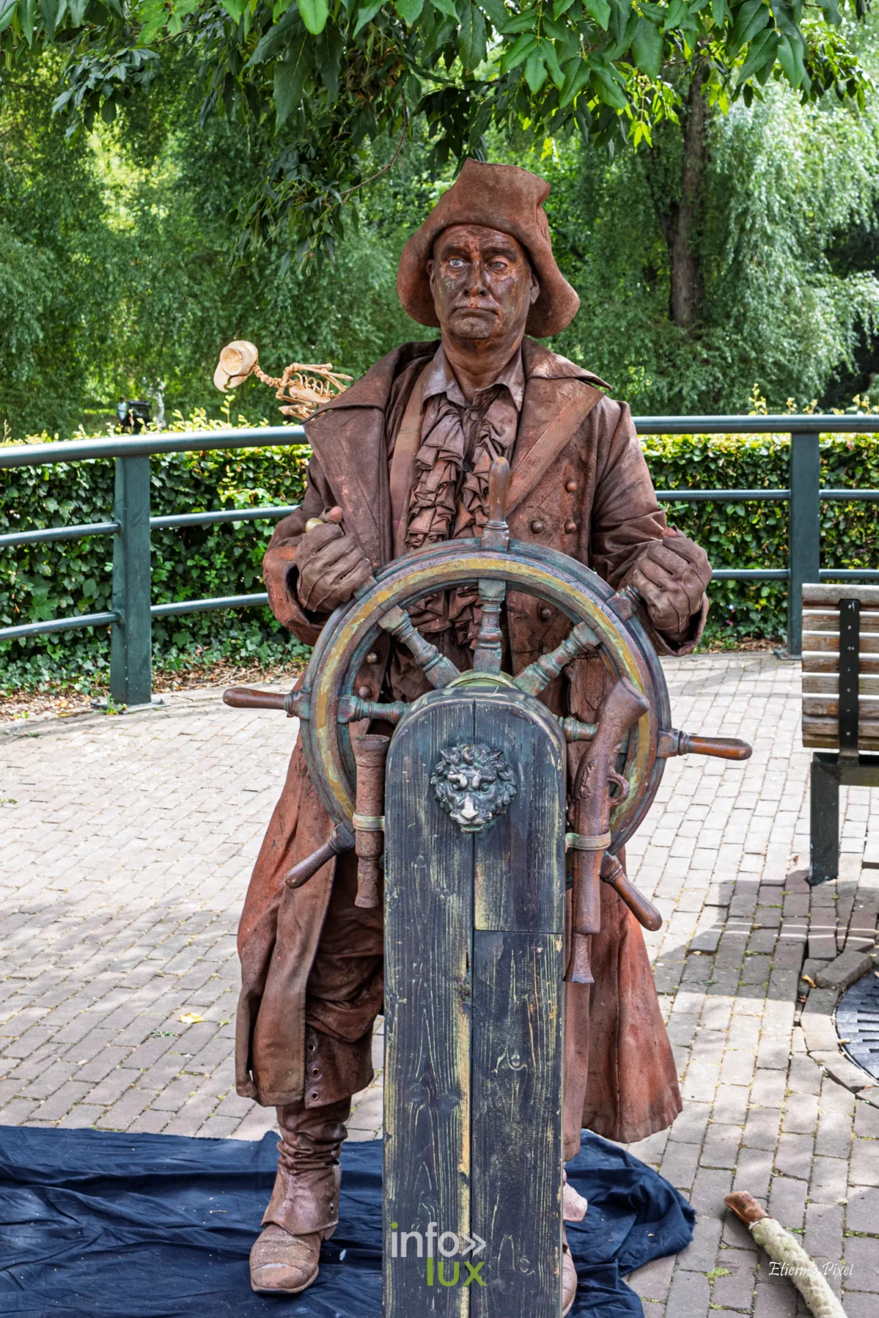 Statue vivante au festival Statues en Marche 2026 a Marche-en-Famenne, photo Etienne Pixel