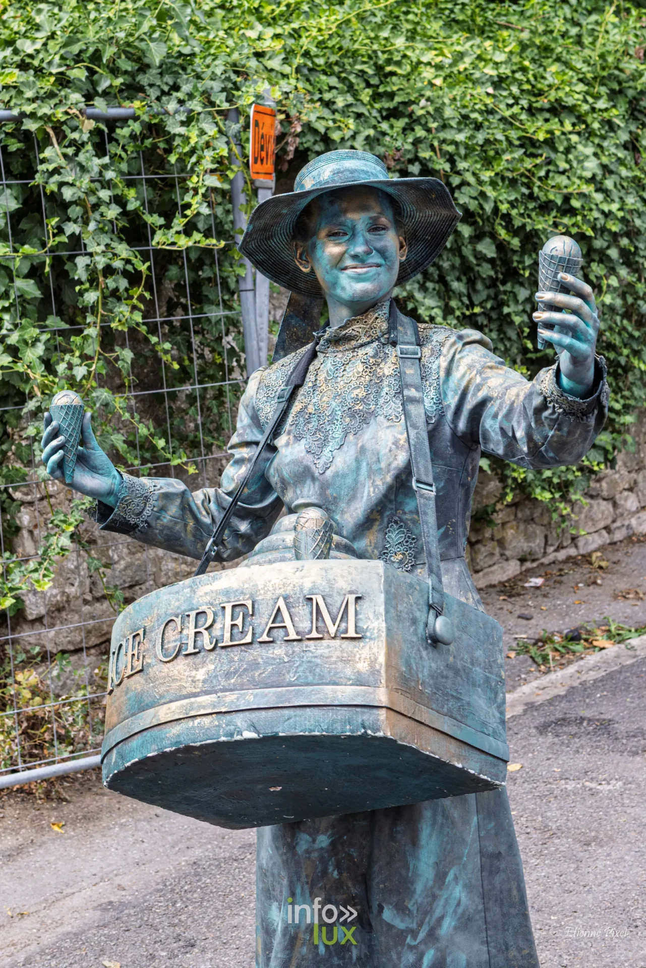 Statue vivante au festival Statues en Marche 2026 a Marche-en-Famenne, photo Etienne Pixel