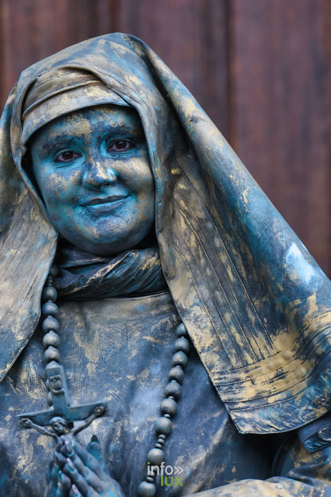 Statue vivante d'une nonne au chapelet, Statues en Marche 2026