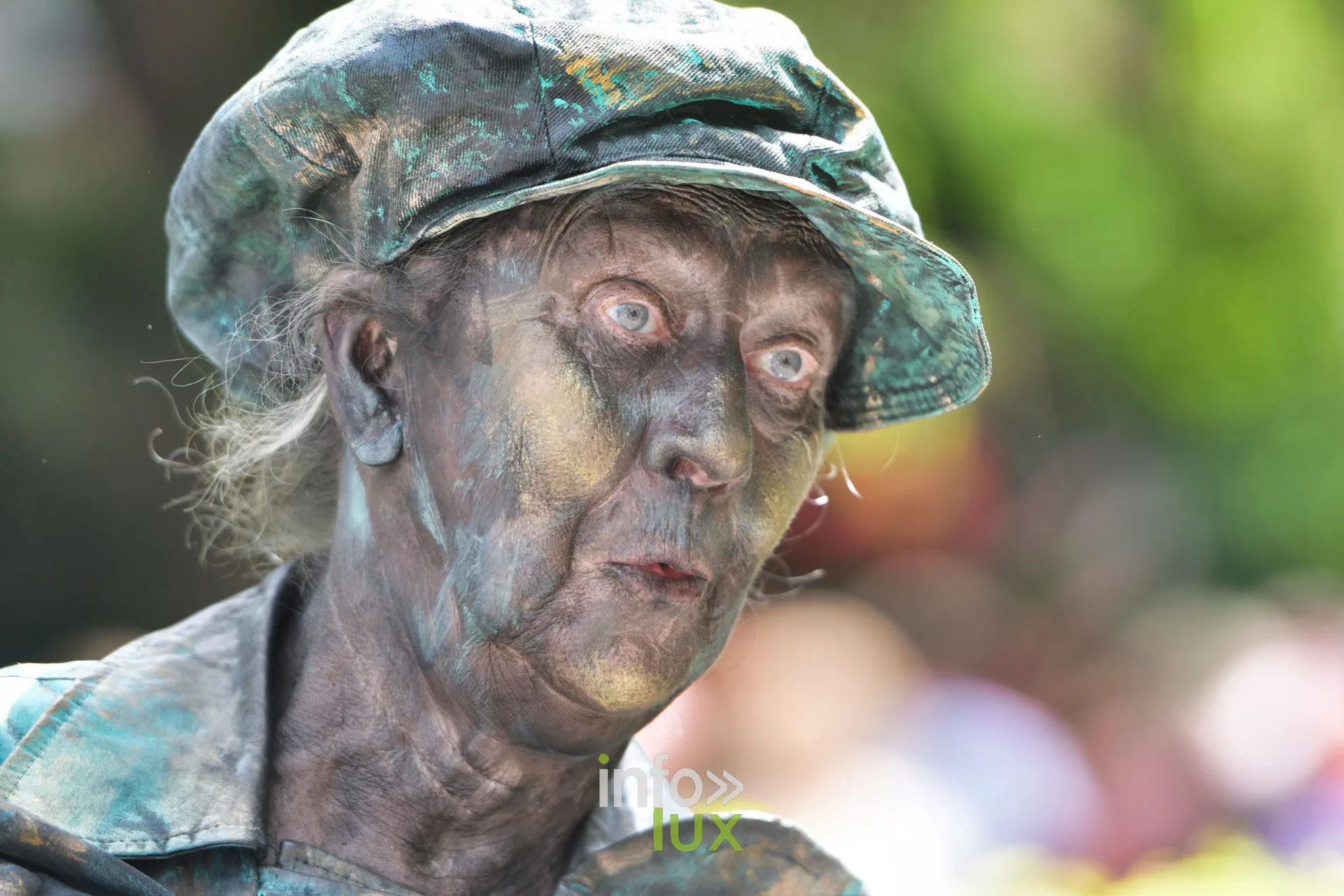 Statue vivante aux Statues en Marche 2026, festival de Marche-en-Famenne
