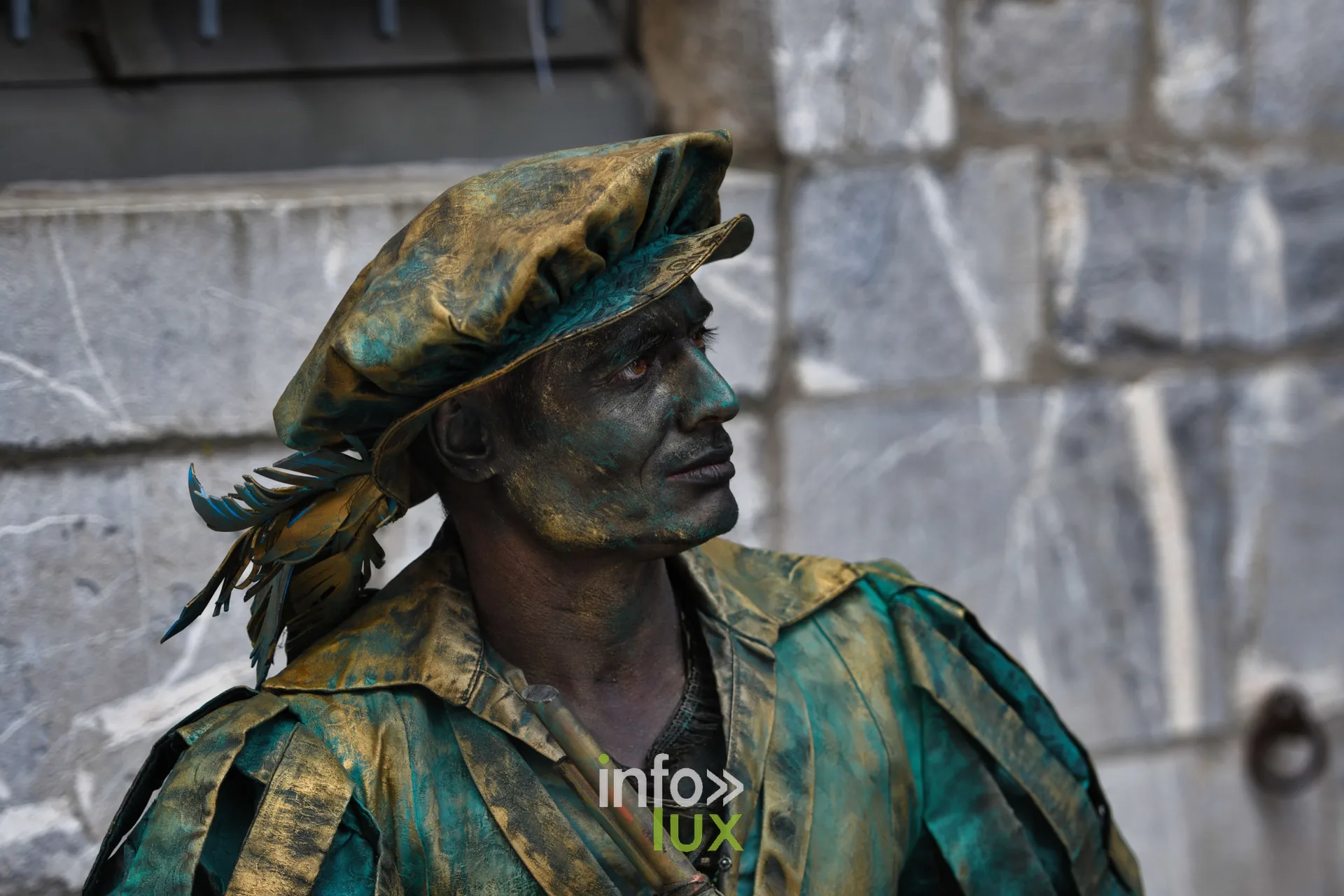 Statue vivante aux Statues en Marche 2026, festival de Marche-en-Famenne