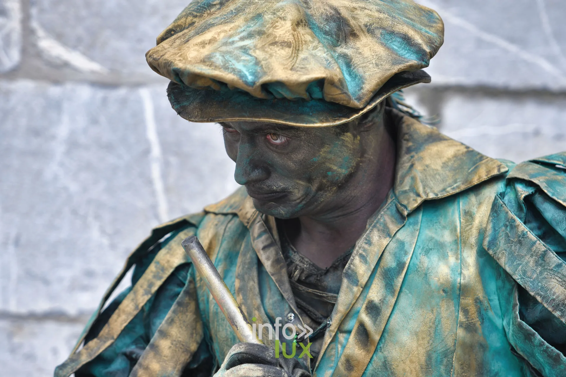 Statue vivante aux Statues en Marche 2026, festival de Marche-en-Famenne