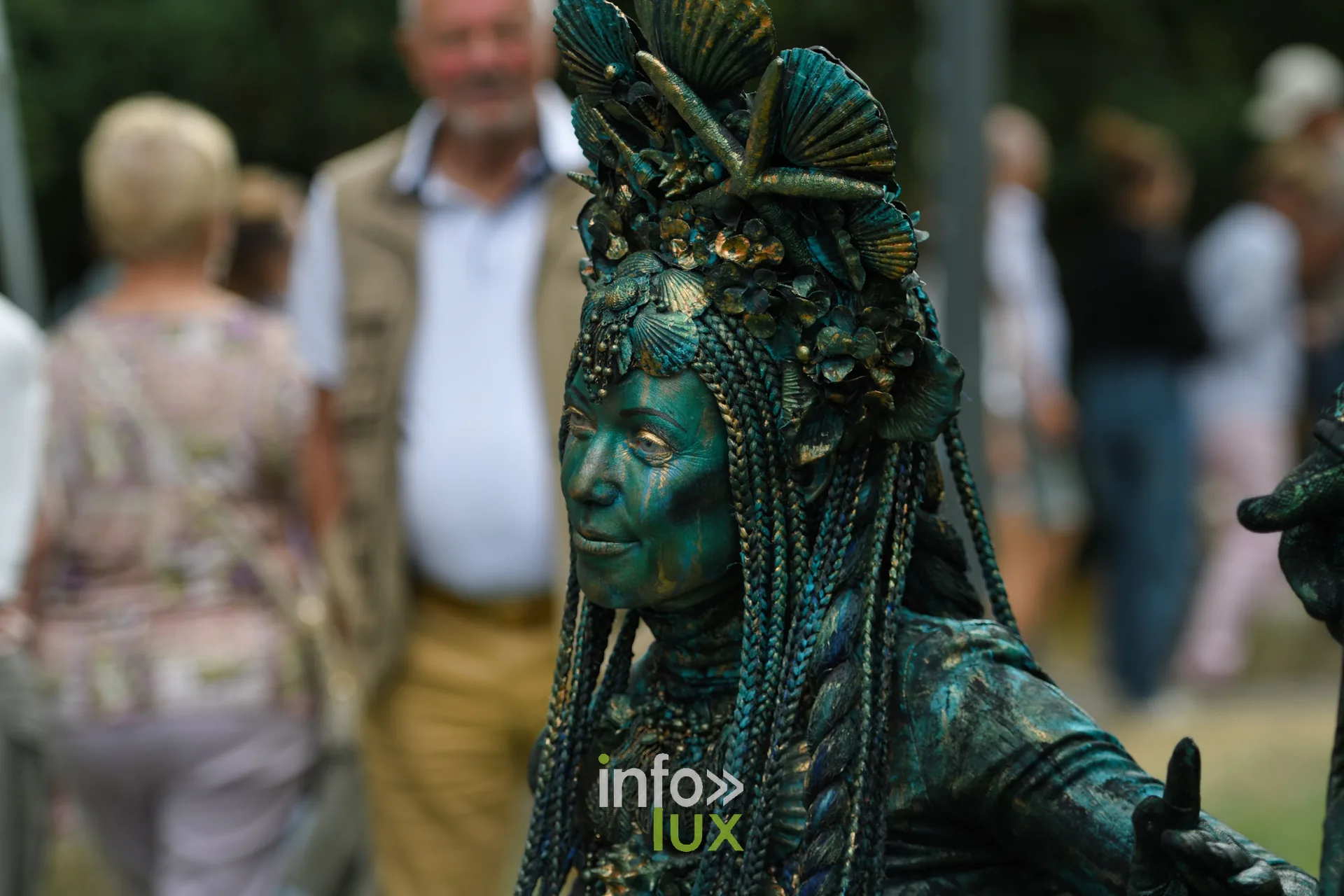Statue vivante aux Statues en Marche 2026, festival de Marche-en-Famenne