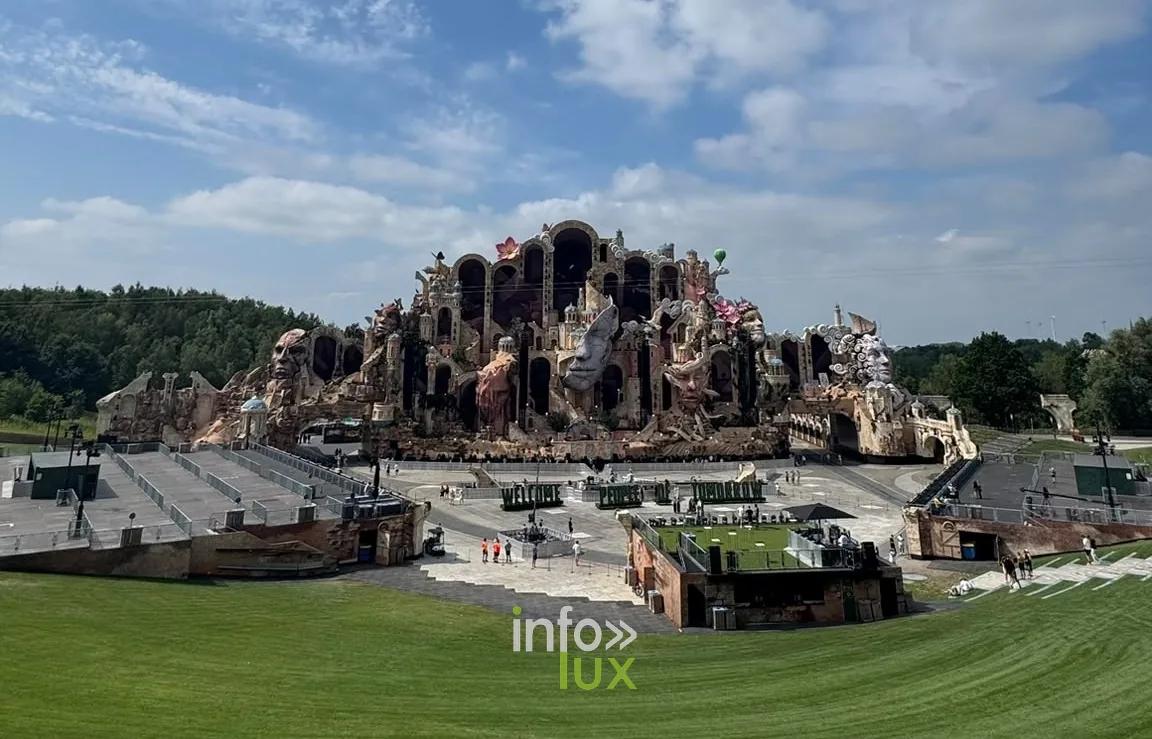 Ambiance et scènes du festival Tomorrowland 2026 à Boom, édition Consciencia