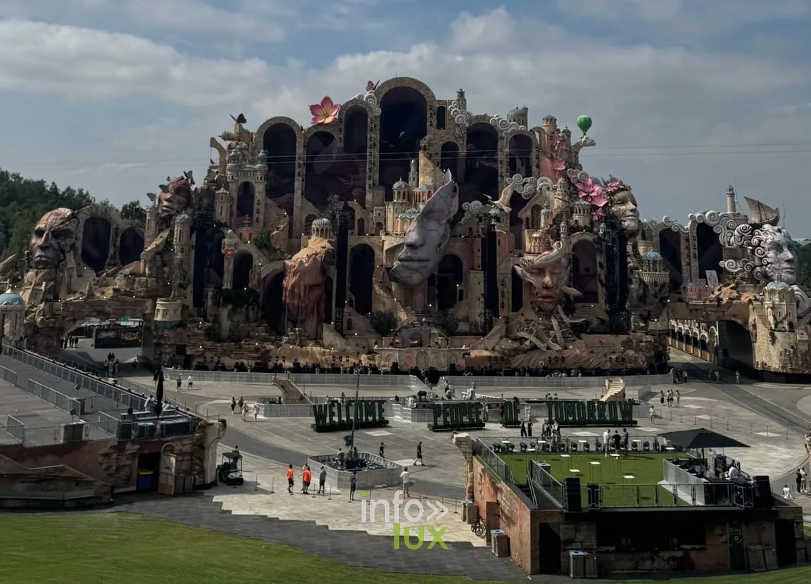 Ambiance et scènes du festival Tomorrowland 2026 à Boom, édition Consciencia