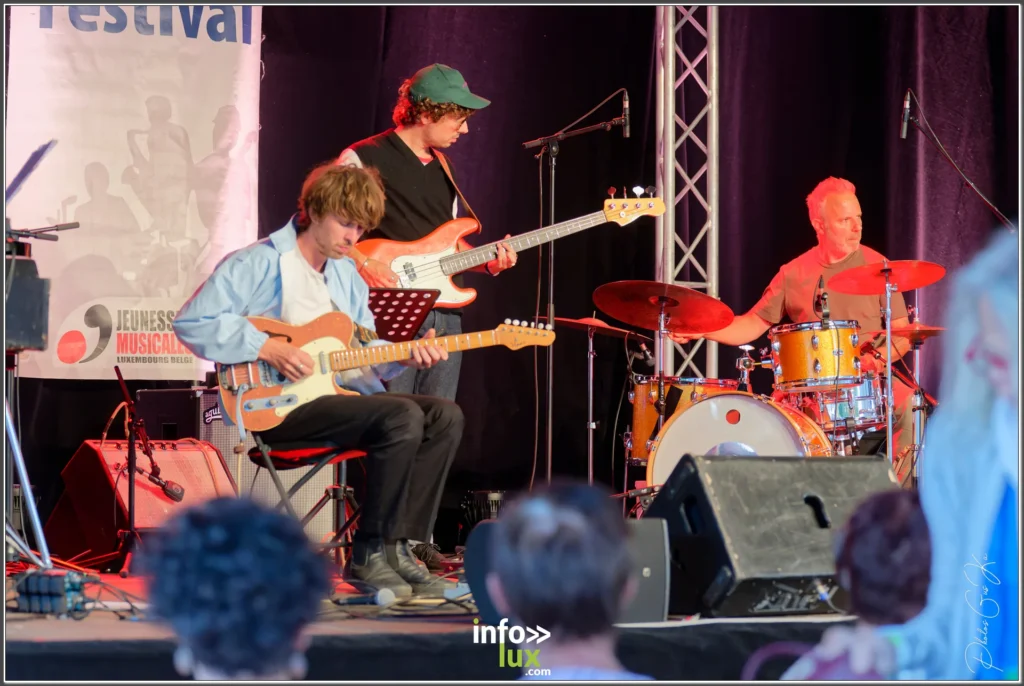 Musicien sur scène au Gaume Jazz Festival 2026 à Rossignol — photo Gustave KABONGO