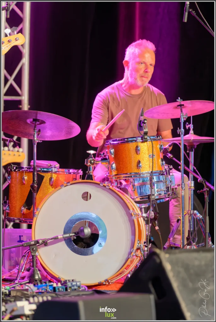 Musicien sur scène au Gaume Jazz Festival 2026 à Rossignol — photo Gustave KABONGO