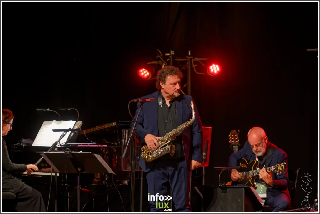 Concert du Gaume Jazz Festival 2026 dans le parc de Rossignol — photo Gustave KABONGO