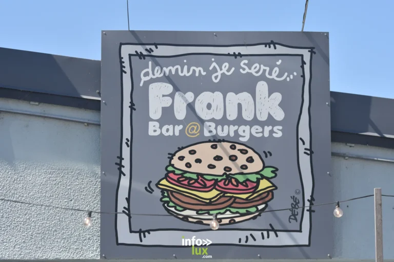 Façade et terrasse du restaurant Frank