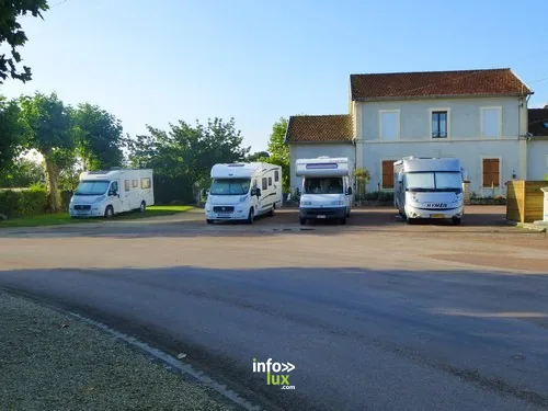 Aire aménagée pour Camping Car de Piney à Piney