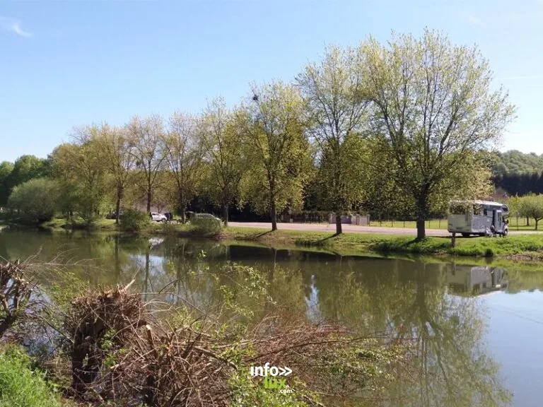 Aire de stationnement de Bazoilles-sur-Meuse