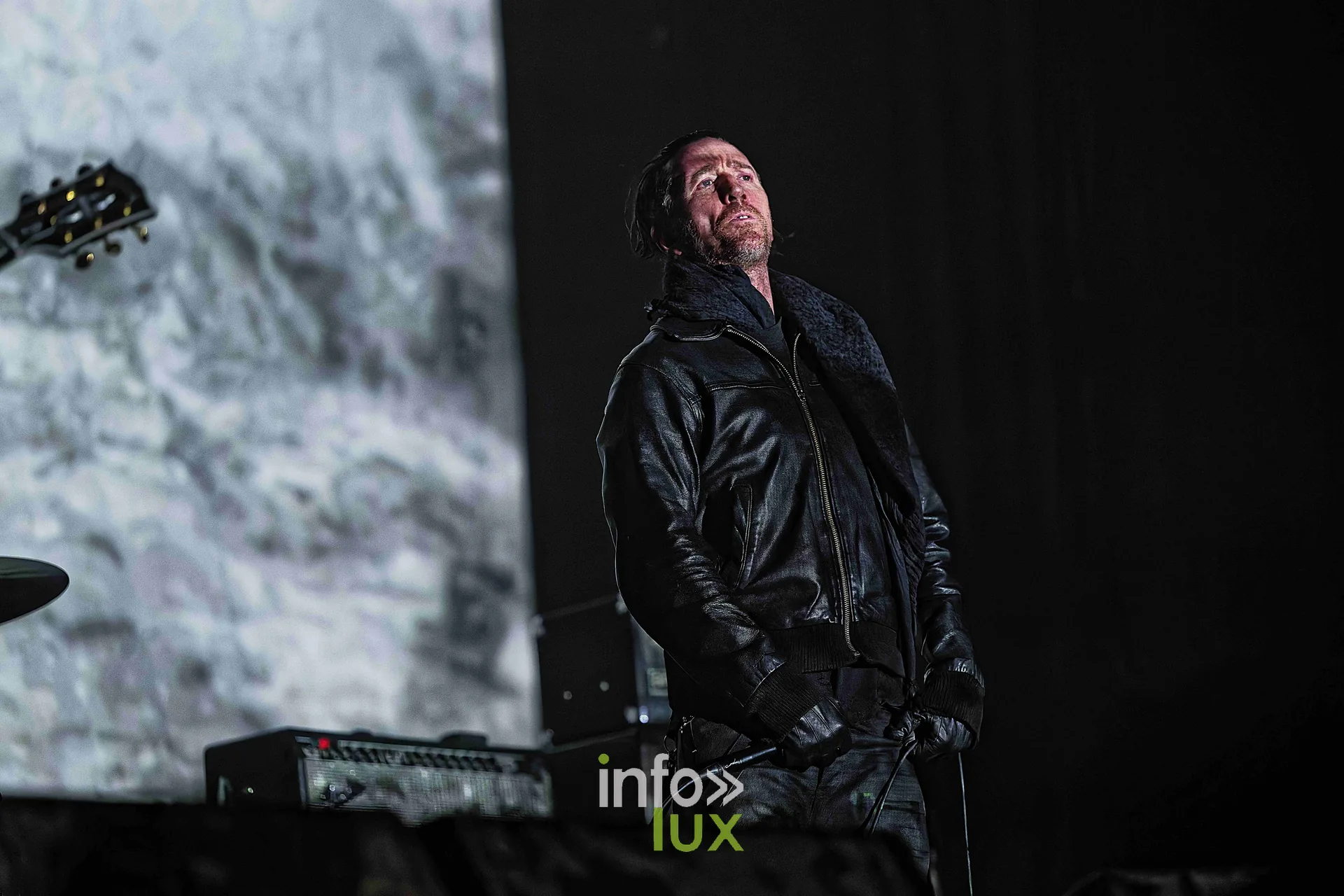 Amenra referme la soirée dans cette atmosphère si étrange qui fait sa marque.