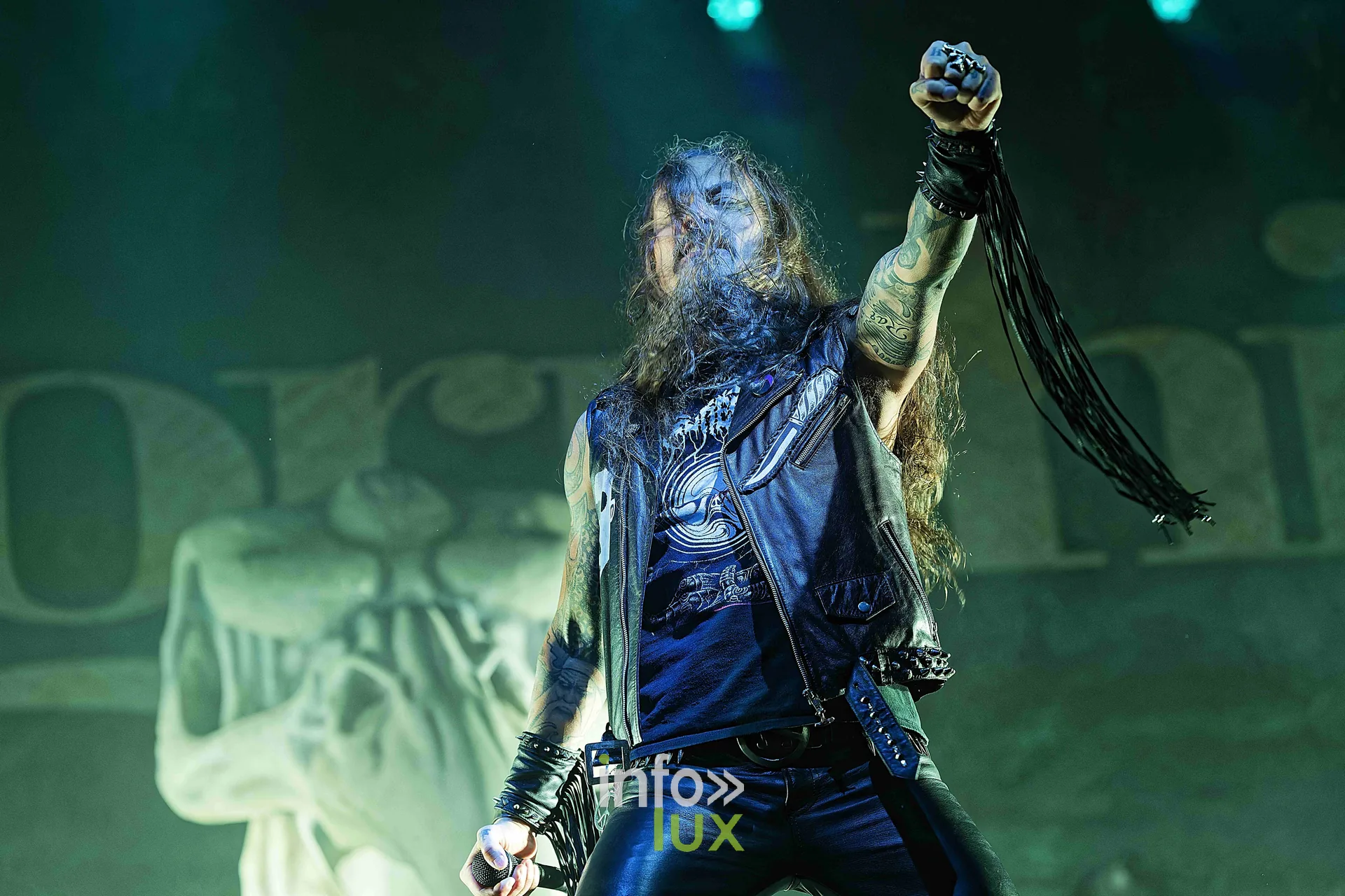 Amorphis clôture la soirée avec un superbe concert de folk metal.