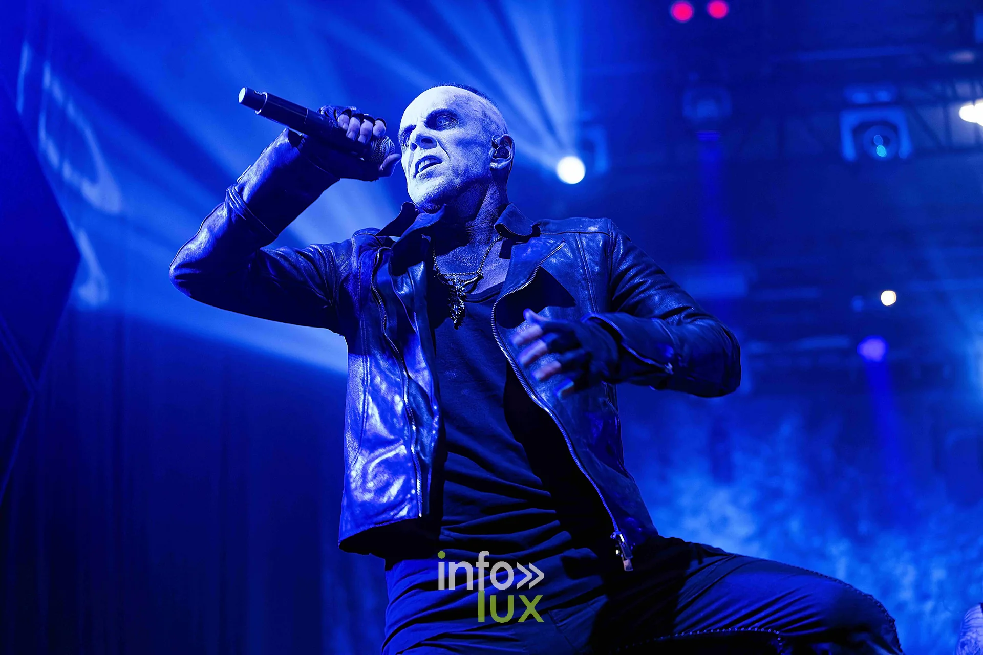 Misþyrming, avec Nergal, hante la Swamp Stage d’un black metal d’excellente facture.