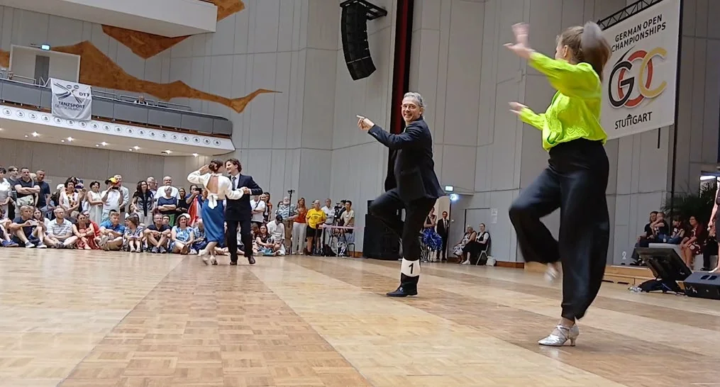 Orelia Therer et Daniel Ortmans en action sur la piste du championnat du monde de Stuttgart