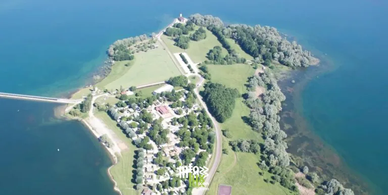 Camping de "La Presqu'Île de Champaubert"