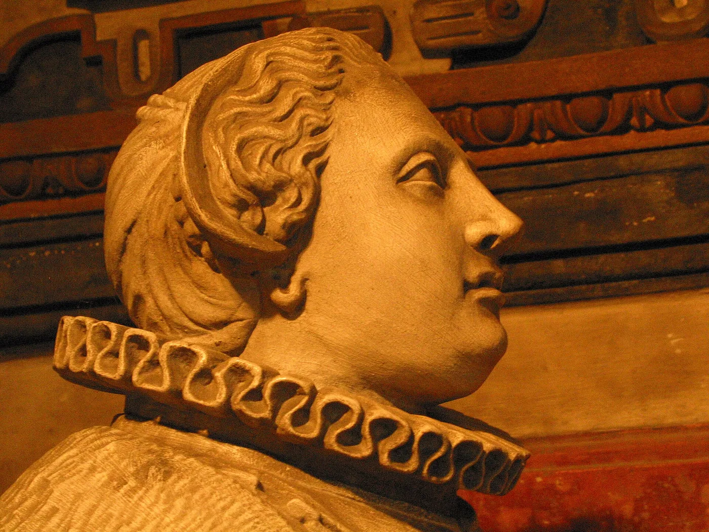 Buste de Marguerite de Croÿ, chapelle de Boussu Buste de Marguerite de Croÿ, chapelle de Boussu