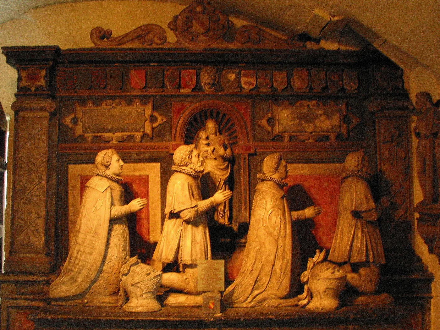 Mausolée Renaissance de la chapelle seigneuriale de Boussu Mausolée Renaissance de la chapelle seigneuriale de Boussu