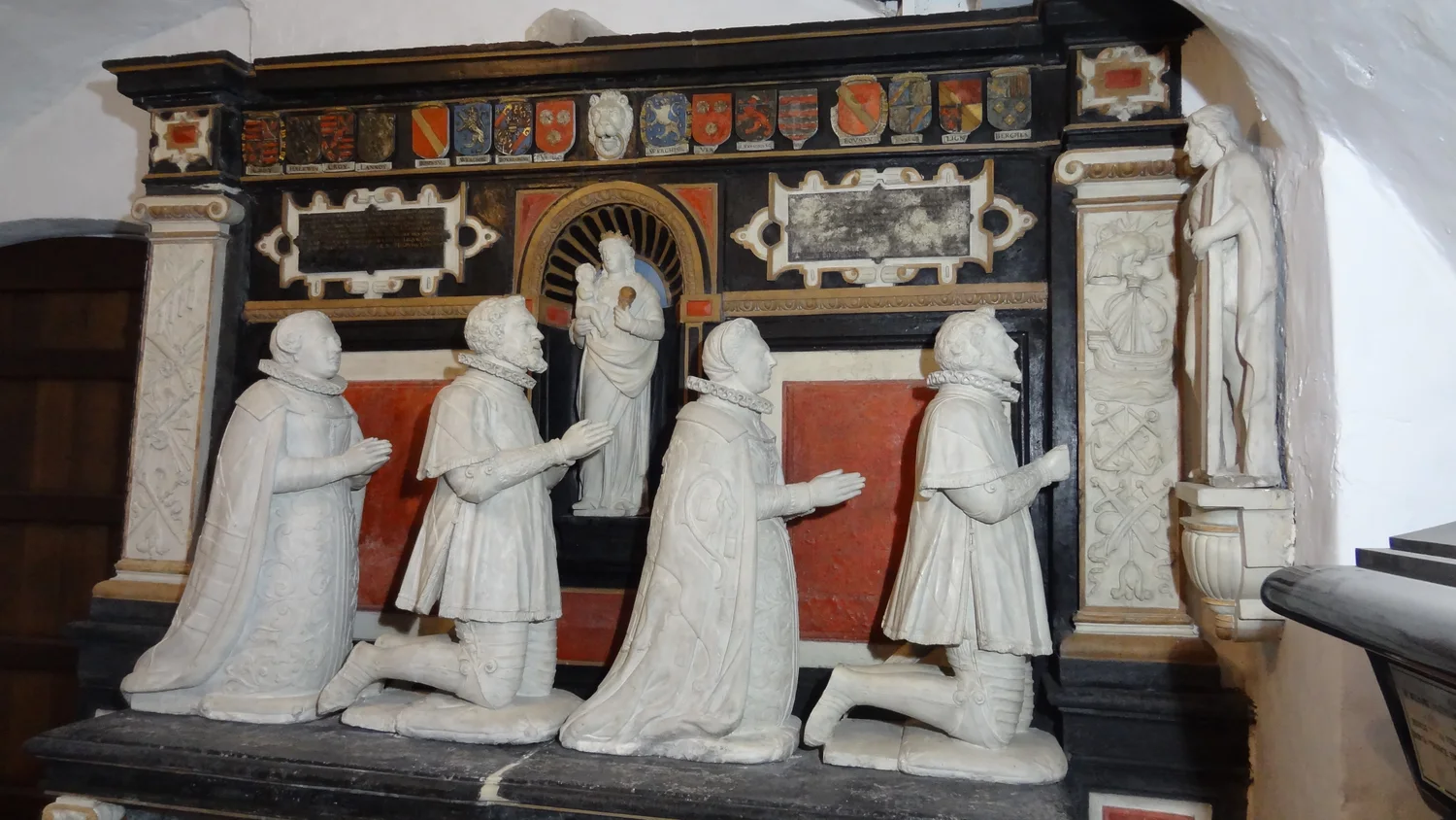 Mausolee de Maximilien Ier et de son fils Pierre Mausolee de Maximilien Ier de Hennin-Lietard et de son fils Pierre