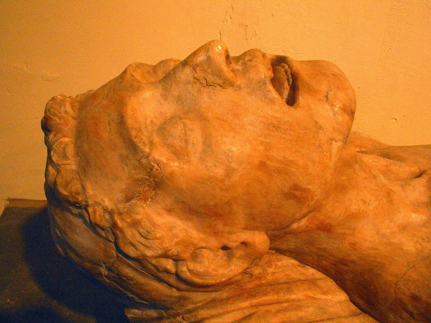 Visage du transi de la chapelle de Boussu Visage du transi de la chapelle de Boussu