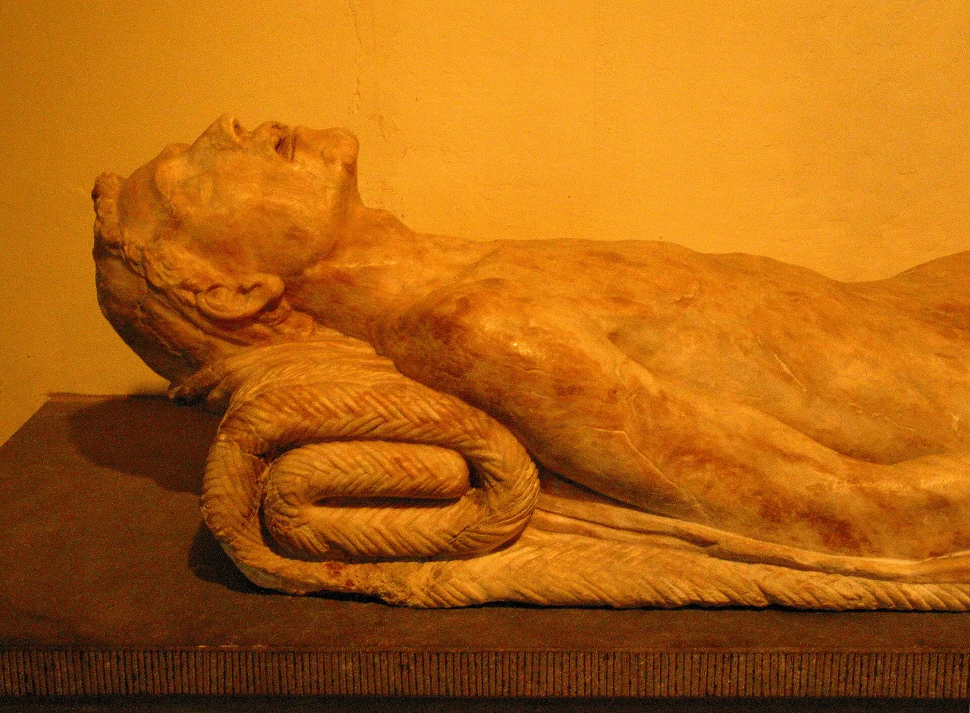 Transi de la chapelle seigneuriale de Boussu Transi de la chapelle seigneuriale de Boussu