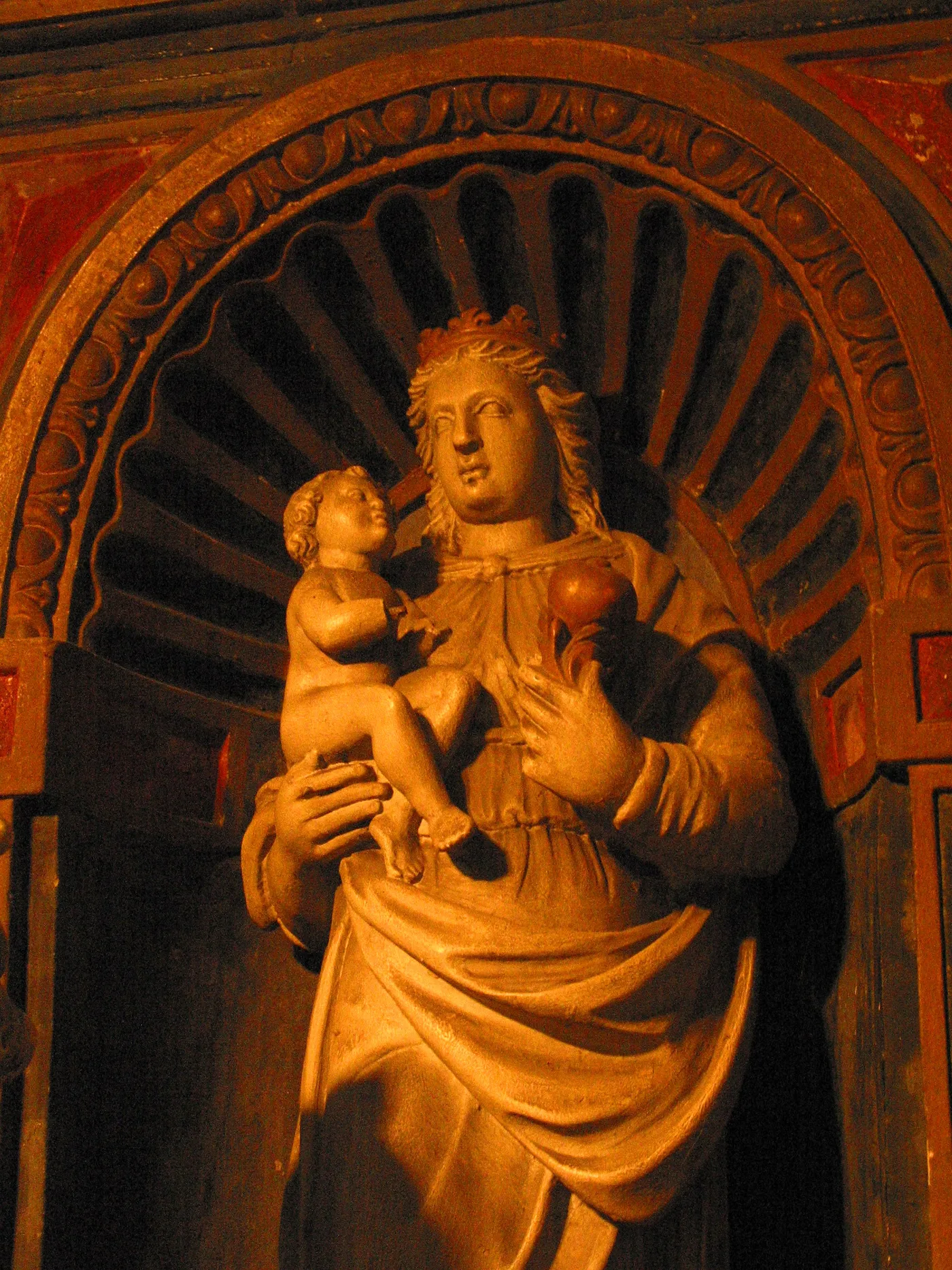 Vierge à l’Enfant de la chapelle seigneuriale de Boussu Vierge à l’Enfant de la chapelle seigneuriale de Boussu