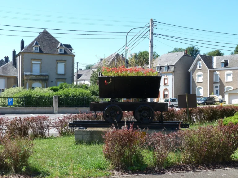 Chariot de mine sur la place de Musson