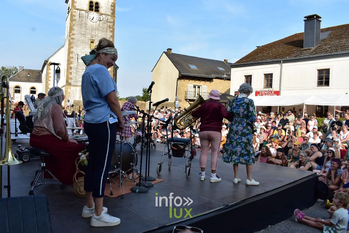 Musique et théâtre se succèdent au cœur du village.