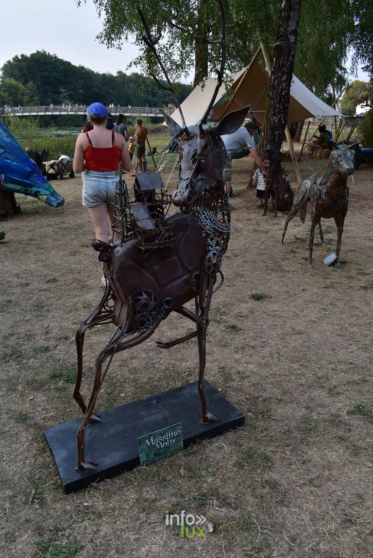 Sculptures et installations disséminées dans le village, Chassepierre 2026.