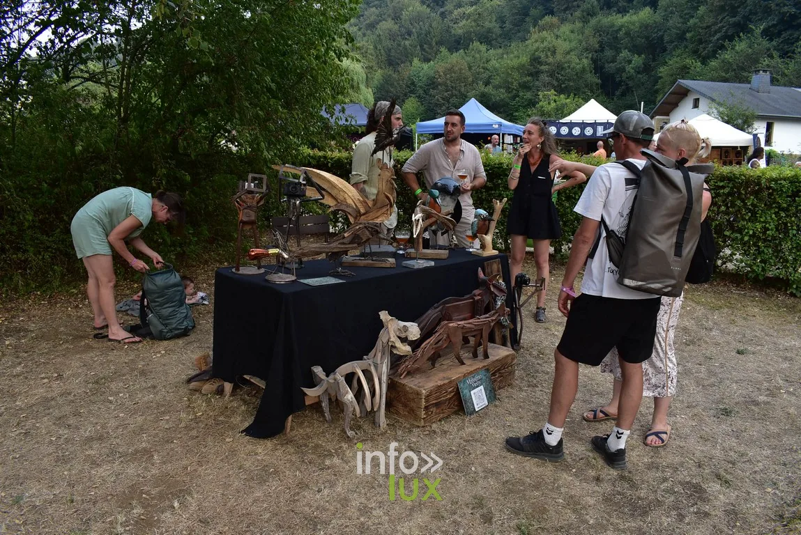 Sculptures et installations disséminées dans le village, Chassepierre 2026.