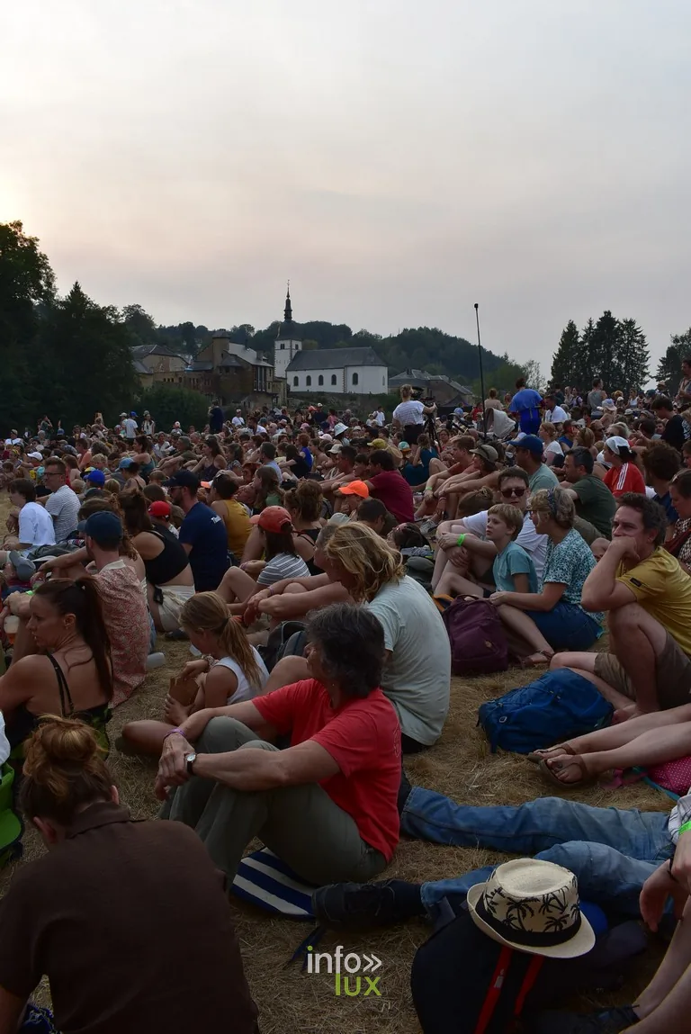 La nuit tombe sur le festival de Chassepierre, les 15 et 16 août 2026.