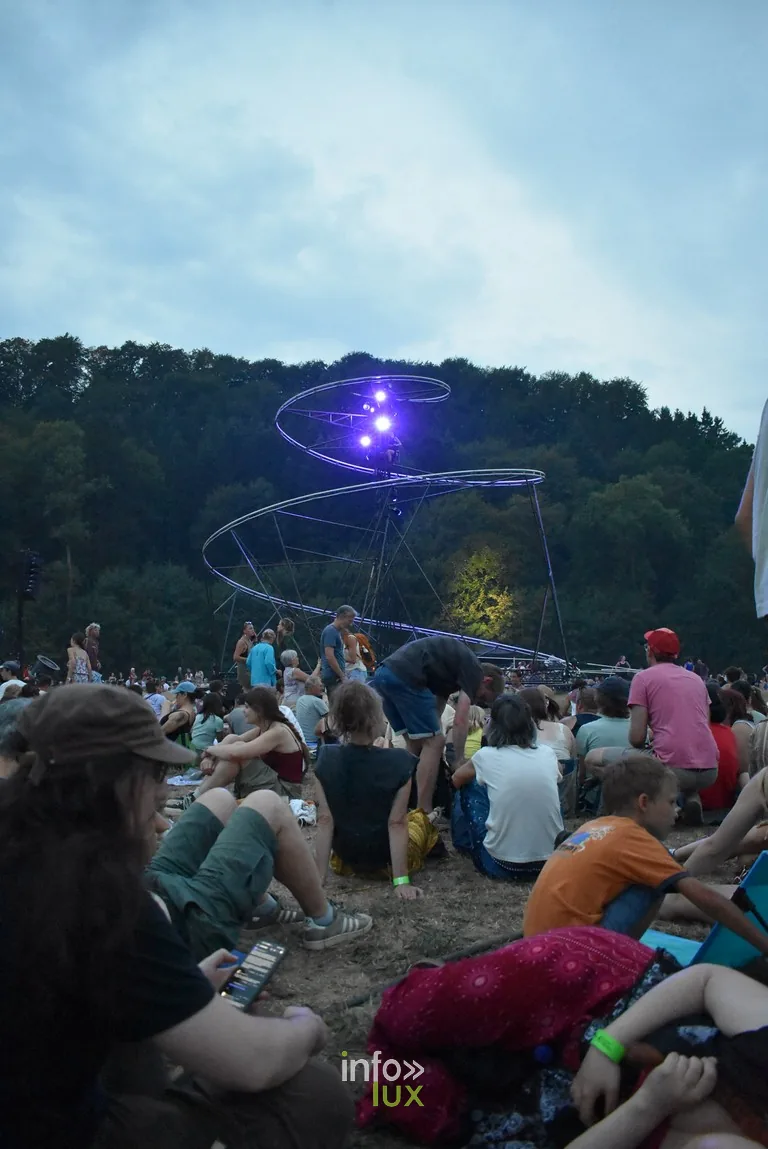 La nuit tombe sur le festival de Chassepierre, les 15 et 16 août 2026.