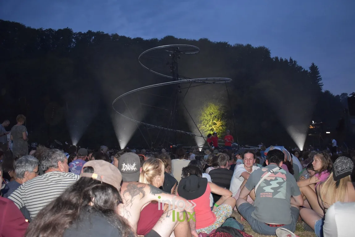 « Bleue Volute », de Minuit Compagnie, au festival de Chassepierre 2026.