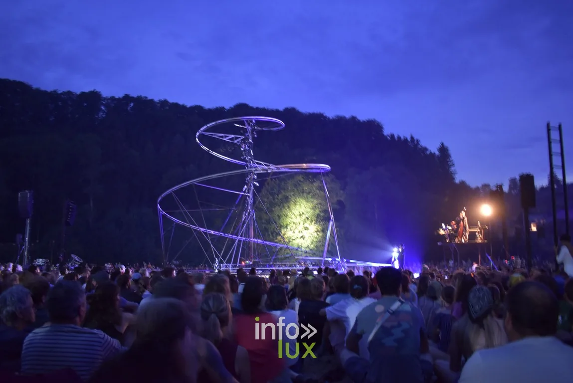 « Bleue Volute », de Minuit Compagnie, au festival de Chassepierre 2026.
