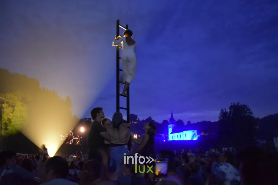 « Bleue Volute », de Minuit Compagnie, au festival de Chassepierre 2026.